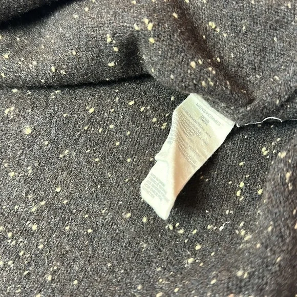 Woolrich 1/4 zip up pull over lambs wool sweater